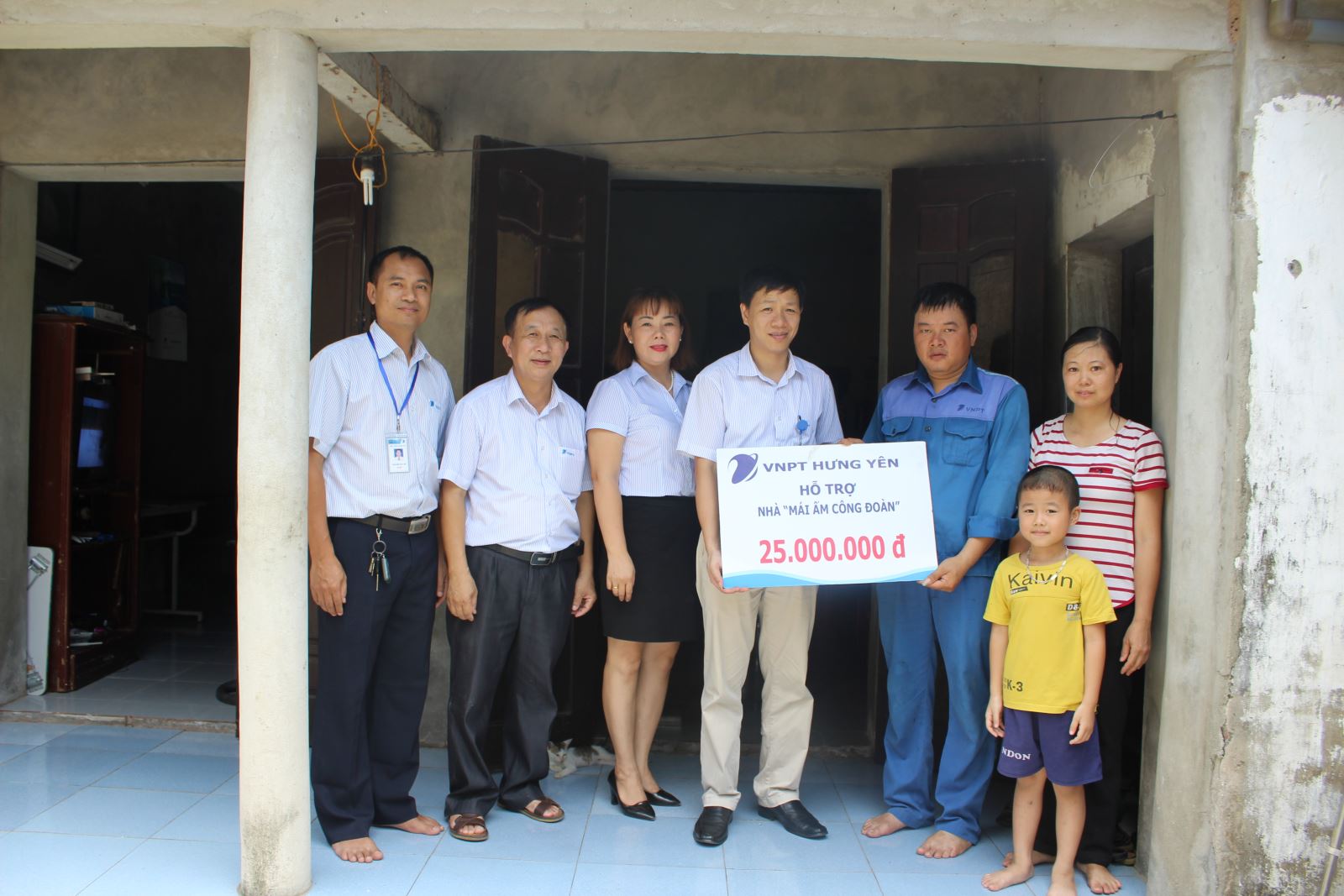 VNPT HƯNG YÊN HỖ TRỢ 25 TRIỆU ĐỒNG CHO NGƯỜI LAO ĐỘNG CẢI TẠO, SỬA CHỮA NHÀ Ở TỪ QUỸ “MÁI ẤM CÔNG ĐOÀN”